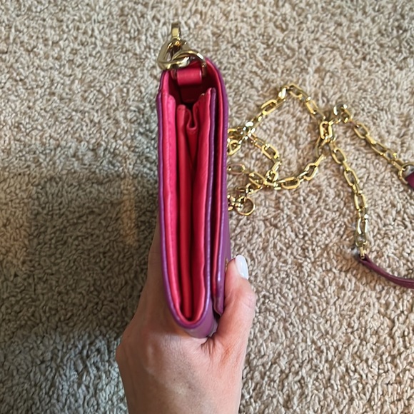 Tory Burch-Robinson wallet on chain. - Picture 5 of 10